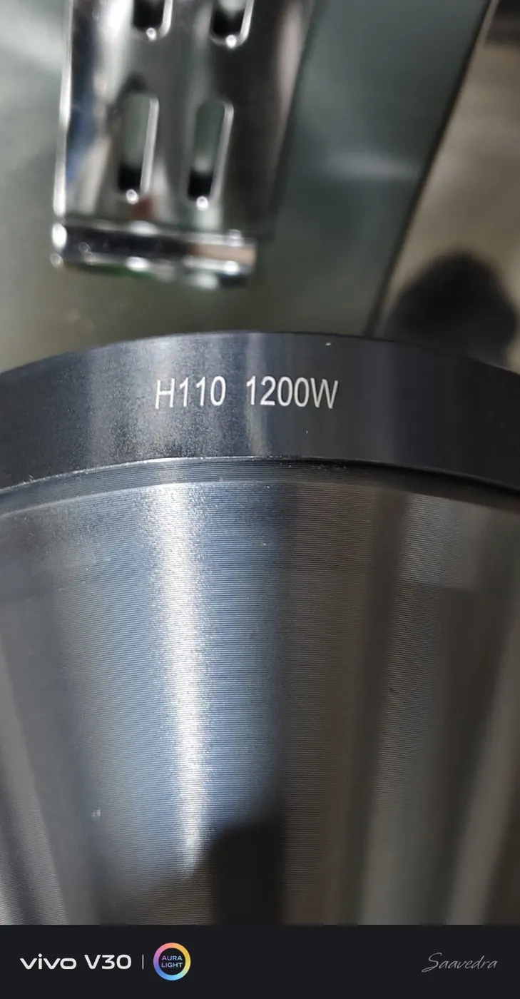 FOCO RECARGABLE H110 1200W – LUZ ROJA